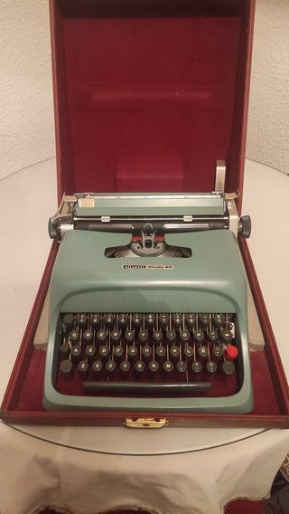 MAQUINA DE ESCRIBIR OLIVETTI