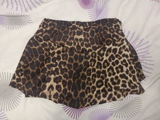 Falda pantalon corta de leopardo