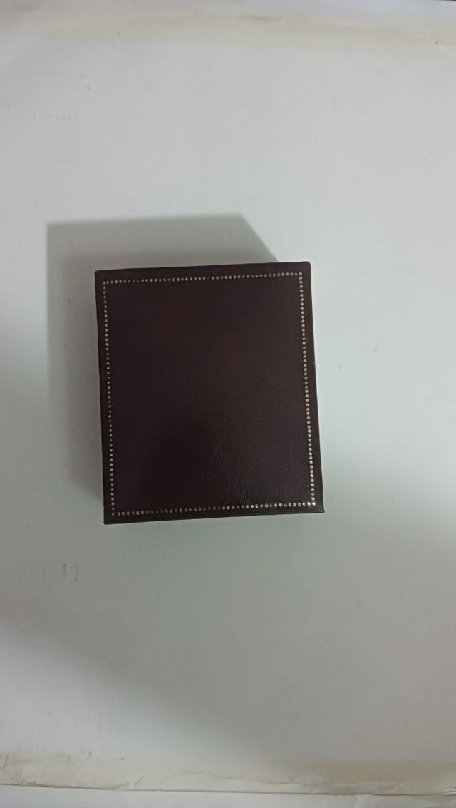 Cubre botones y alfiler de sujeción de corbata