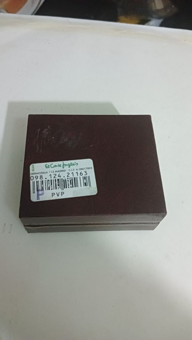 Cubre botones y alfiler de sujeción de corbata