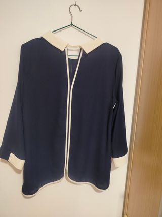 Blusa azul marino de Zara 