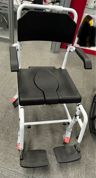 silla de ducha nueva con inodoro- Aliminio 12KG