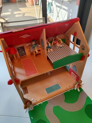 Casa de muñecas de madera