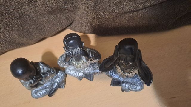 3 budas sentados - sentidos - San Saru