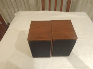 Altavoces de sonido Sanyo.