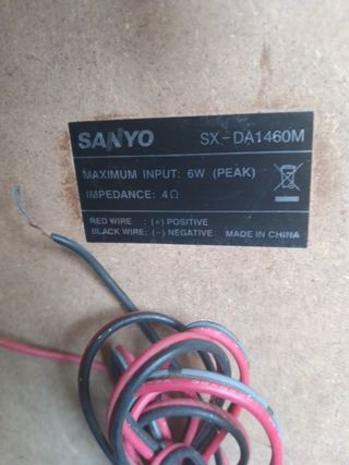 Altavoces de sonido Sanyo.