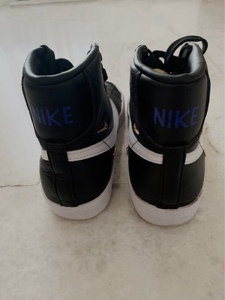 Nike Blazer Mid '77 SE negras