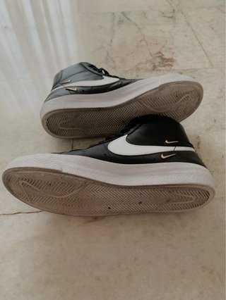 Nike Blazer Mid '77 SE negras
