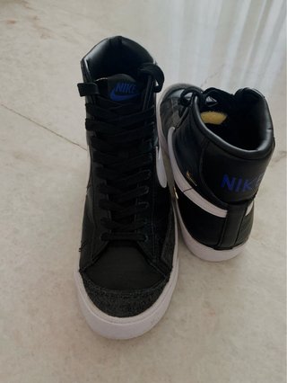 Nike Blazer Mid '77 SE negras