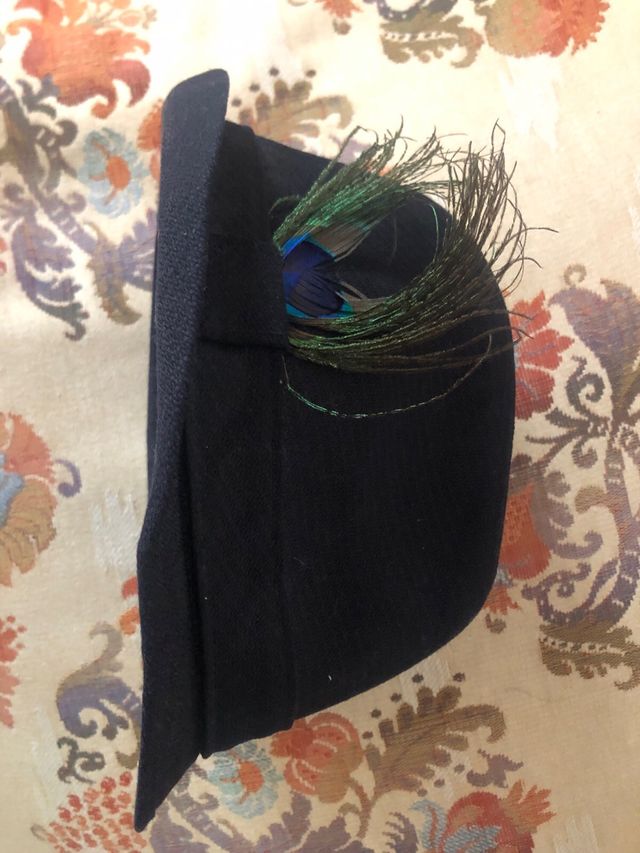 Sombrero negro pluma