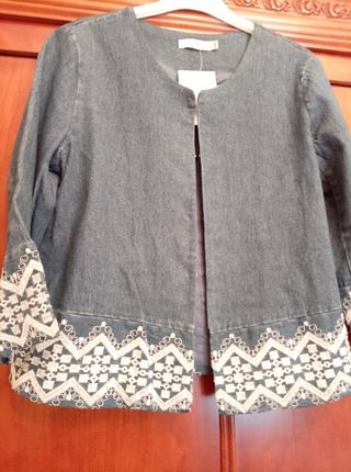 Chaqueta vaquera bordada 