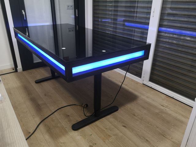 Mesa gaming elevable con motor