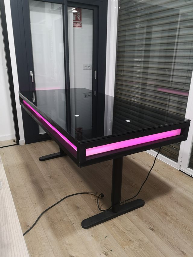 Mesa gaming elevable con motor