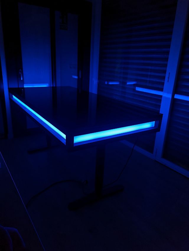 Mesa gaming elevable con motor