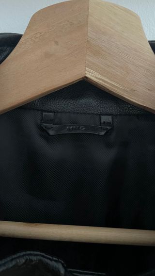Cazadora cuero talla M MANGO, negra