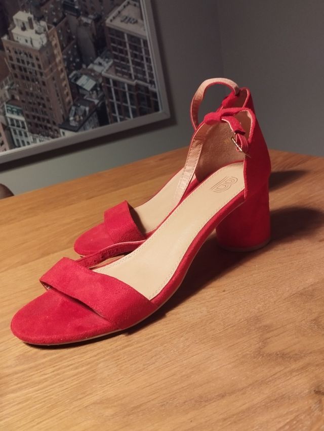 Sandalias rojas