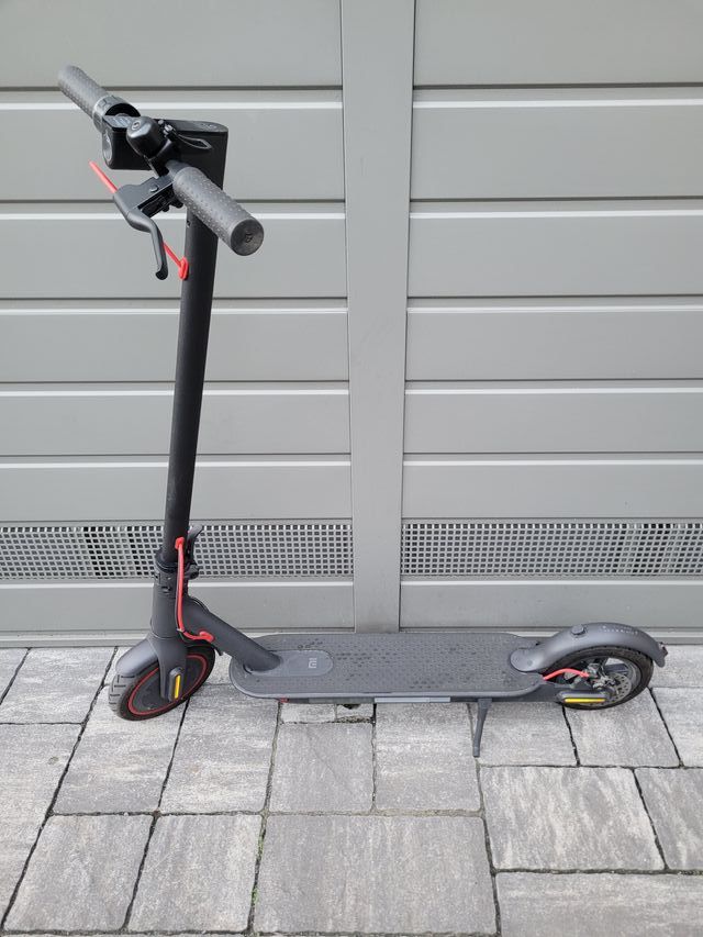 Xiaomi Mi Electric Scooter Pro Monopattino