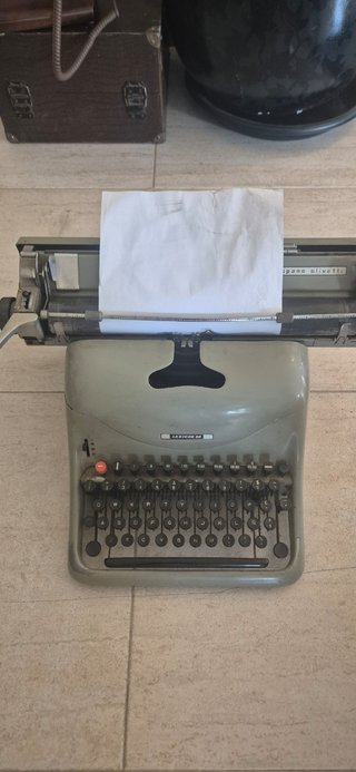 Máquina de escribir antigua