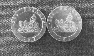 dos monedas de 200 pesetas de 1990.