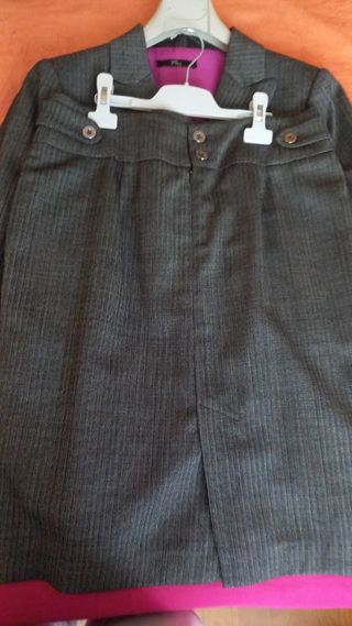 Traje chaqueta falda