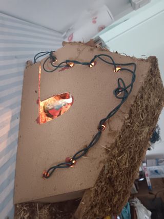 Capanna presepe natale con luci statui