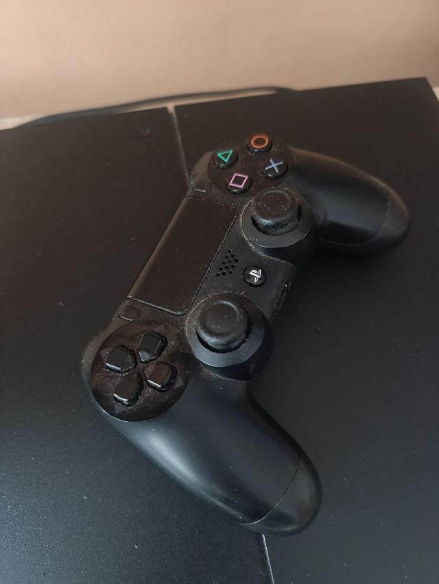 PlayStation 4 + 13 juegos.