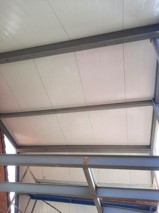 Reparación e instalación de cubiertas y tejados.
