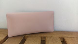 Gafas de sol rosa y doradas