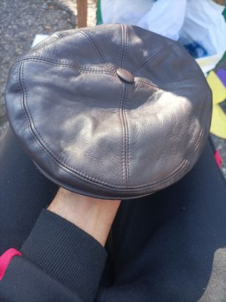 Boina piel y boina de Lacoste las dos 50€