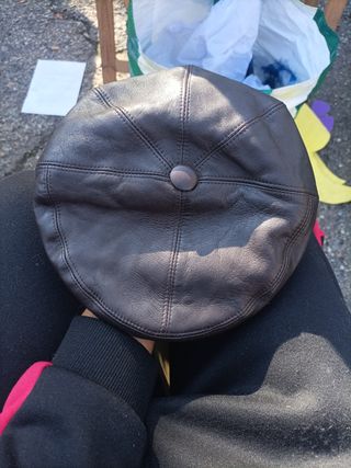 Boina piel y boina de Lacoste las dos 50€