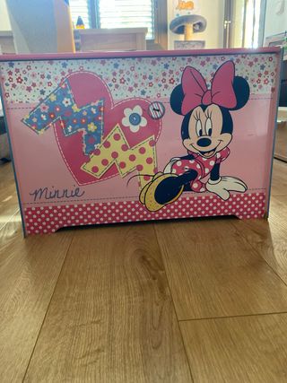 Escritorio,silla de minnie mouse