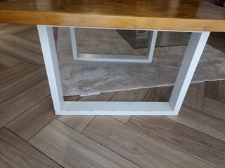 Tavolo basso in legno massello fatto da un falegname