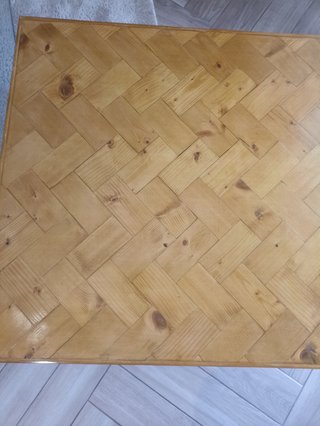 Tavolo basso in legno massello fatto da un falegname