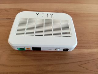 Router Livebox fibra y conversor wifi