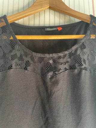 Top peplum con encaje