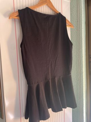 Top peplum con encaje