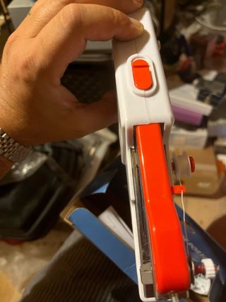 Macchina da cucire portatile