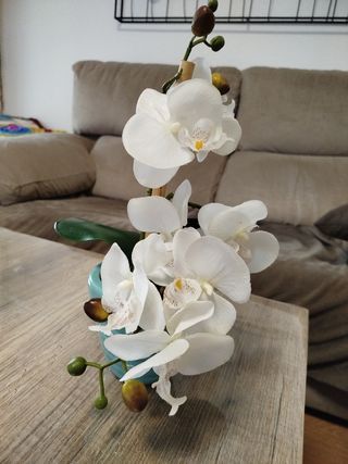 Tiesto de orquídea artificial muy bonito