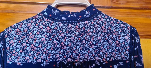 Blusa flores pequeñas
