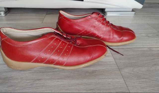 Scarpe sportive rosse in pelle 41