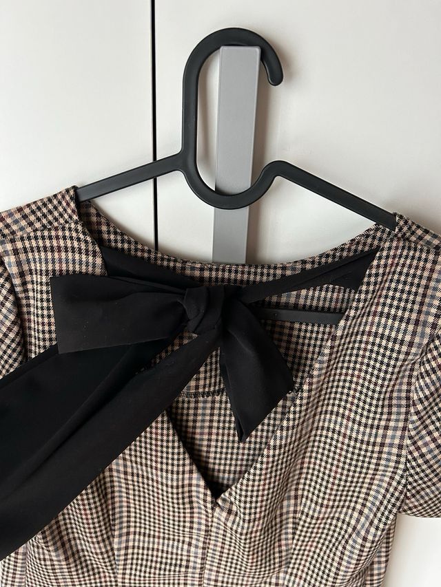 Vestito tubino corto scozzese con fiocco