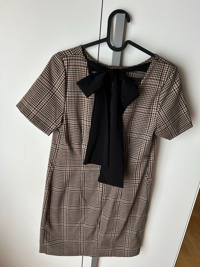 Vestito tubino corto scozzese con fiocco