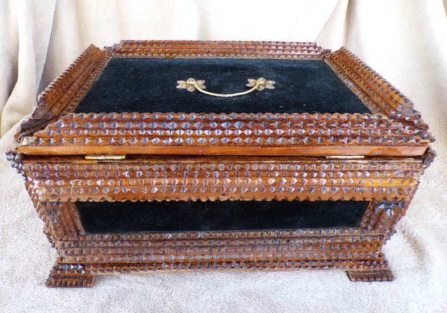 Caixa madeira antiga Tramp art