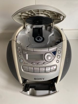 SONY Radio Cassette/ CD Completo