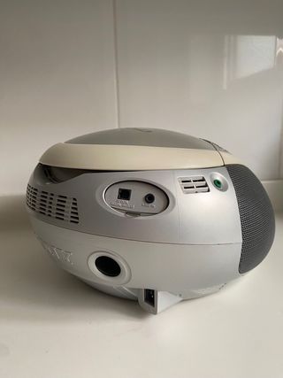 SONY Radio Cassette/ CD Completo