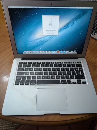 MacBook 13" 2013 i5 4gb RAM 128gb SSD