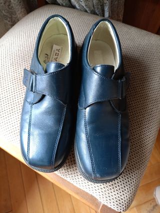 Zapatos niño azul marino usados solo una vez