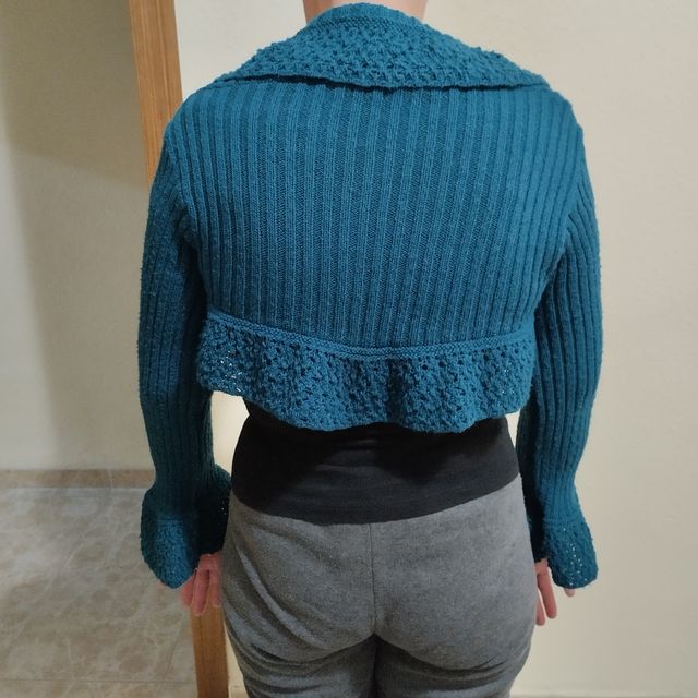 Giacca corta in lana blu.