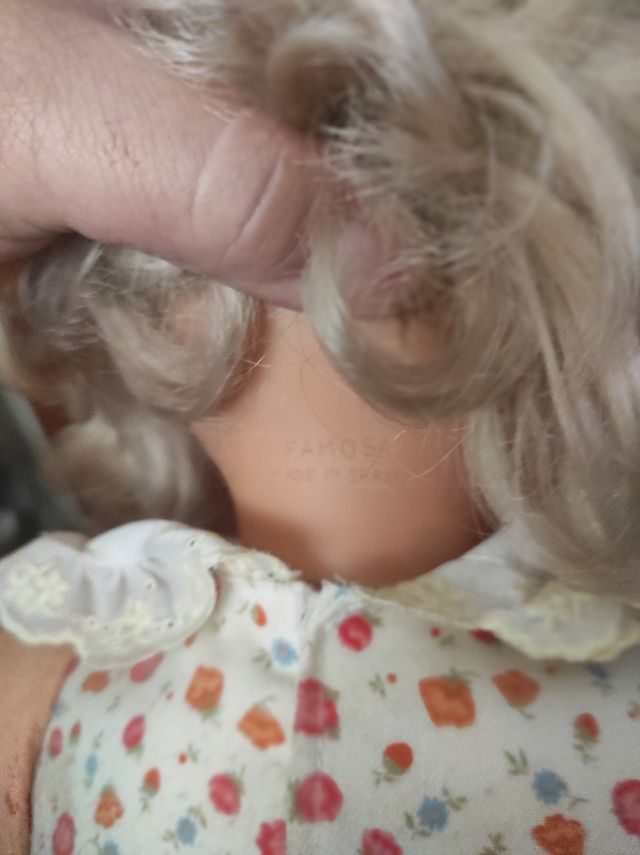 Muñeca marca Famosa 