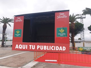 CAMION ESCENARIO EQUIPADO CON ILUMINACION Y SONIDO